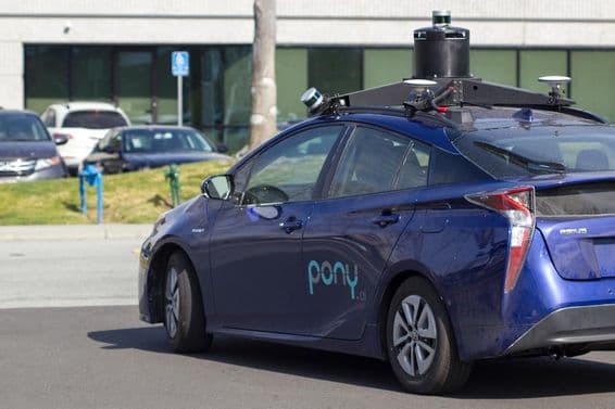 Pruebas de la startup de conducción autónoma de Pony.ai en el campus de Fremont de la compañía.