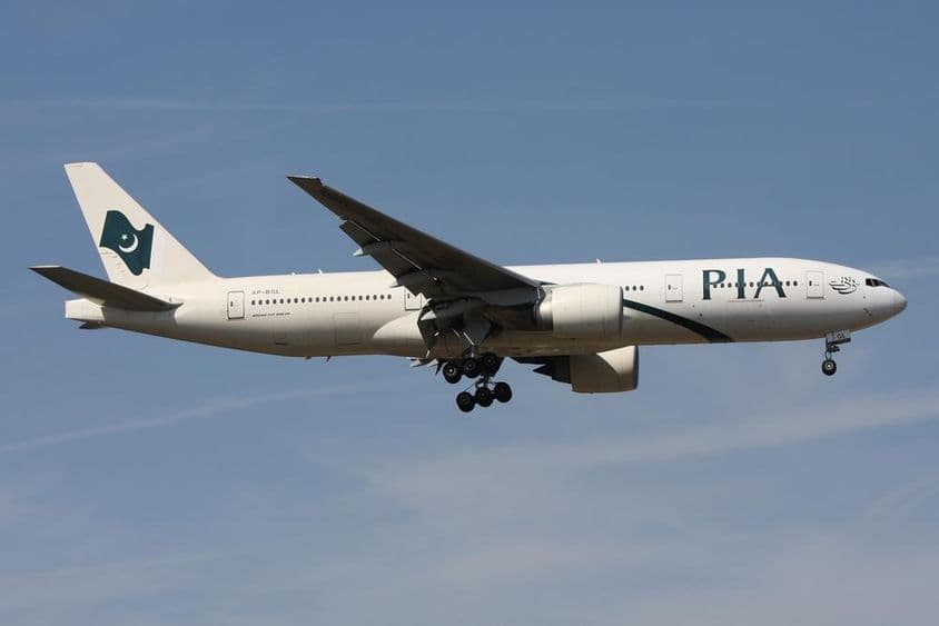 PIA Pakistan International Airlines Boeing 777-200 con matrícula AP-BGL.