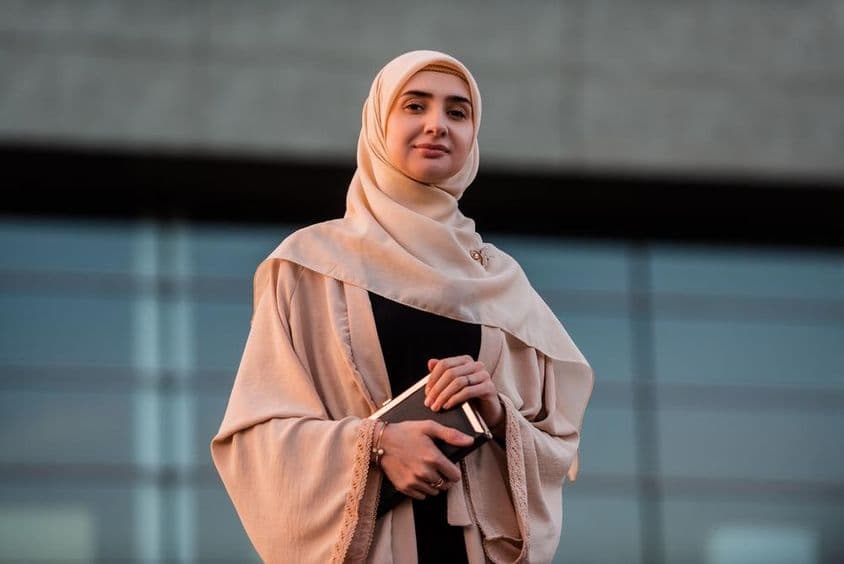Estudiante musulmana con hijab.