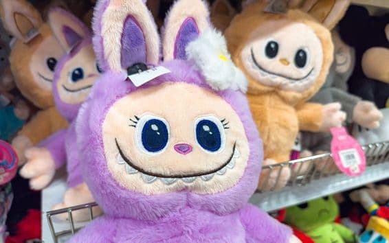 Juguetes de peluche LABUBU en The Monsters de Pop Mart.