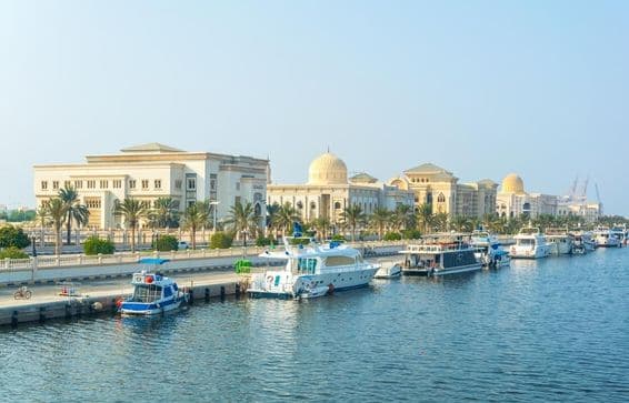 Vista del distrito administrativo en el emirato de Sharjah, Emiratos Árabes Unidos.