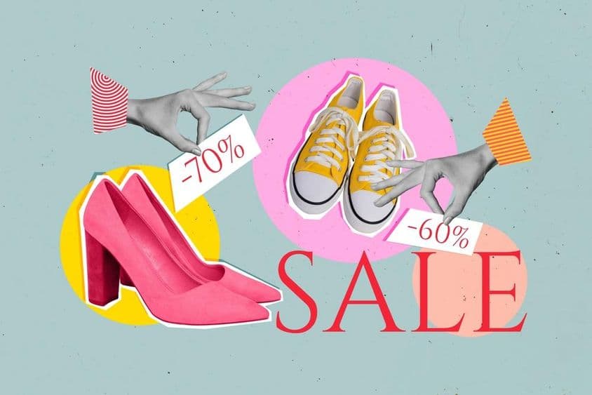 Anuncio de rebajas con tacones rosados y zapatillas amarillas.