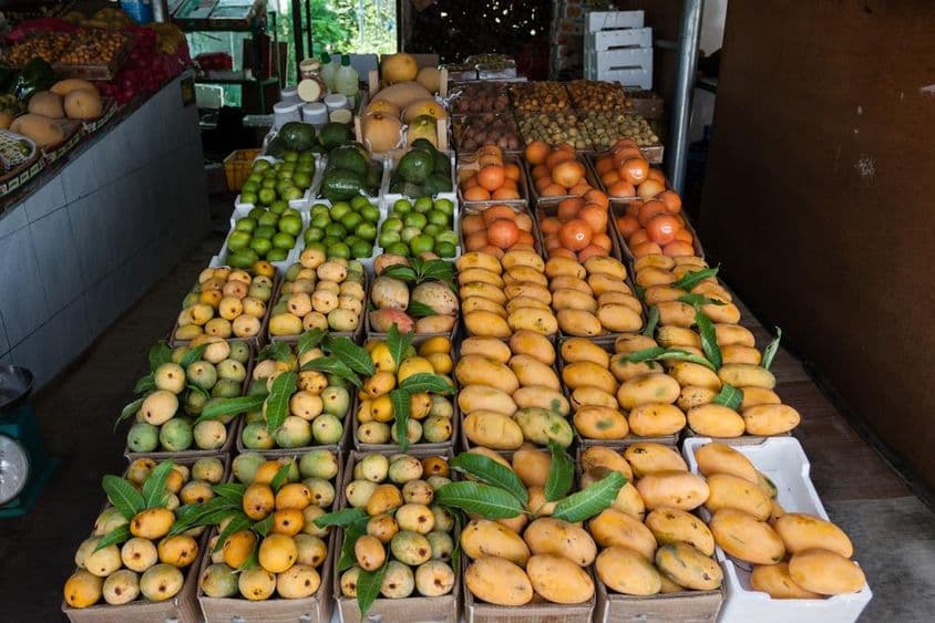 Mangos de los Emiratos Árabes Unidos (EAU) en el mercado.
