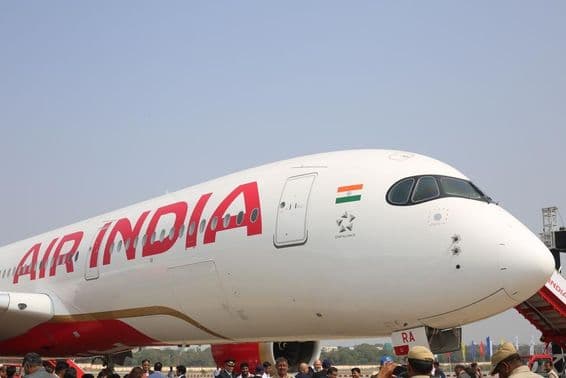 Vista frontal del primer avión A350-900 de Air India en el aeropuerto Wings India.