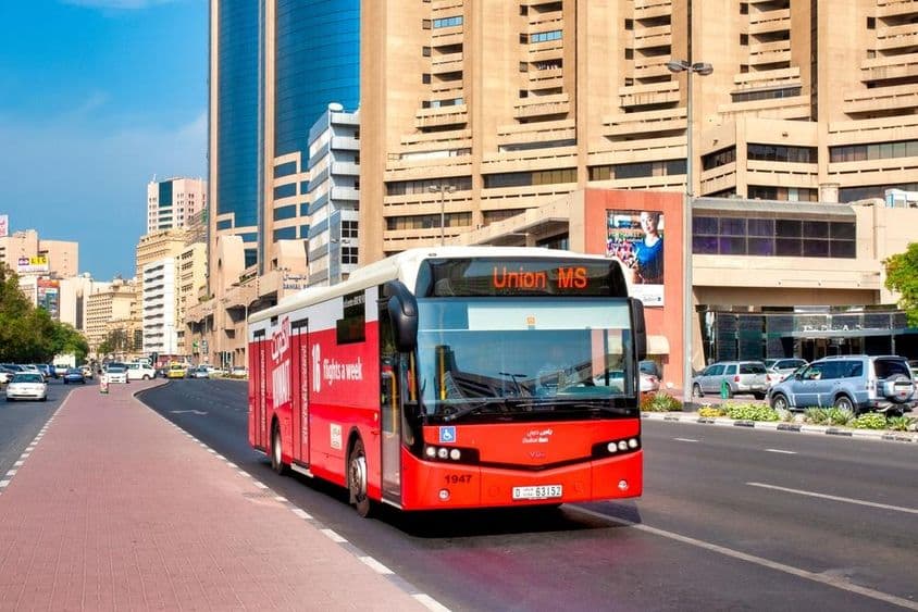 Autobús de transporte público en Dubai.