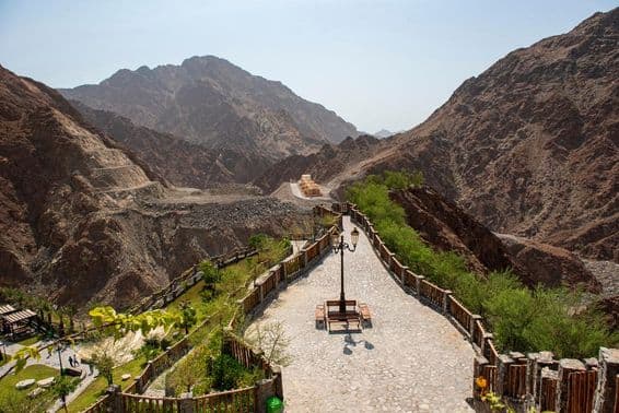 Hermoso parque en las montañas de Sharjah.