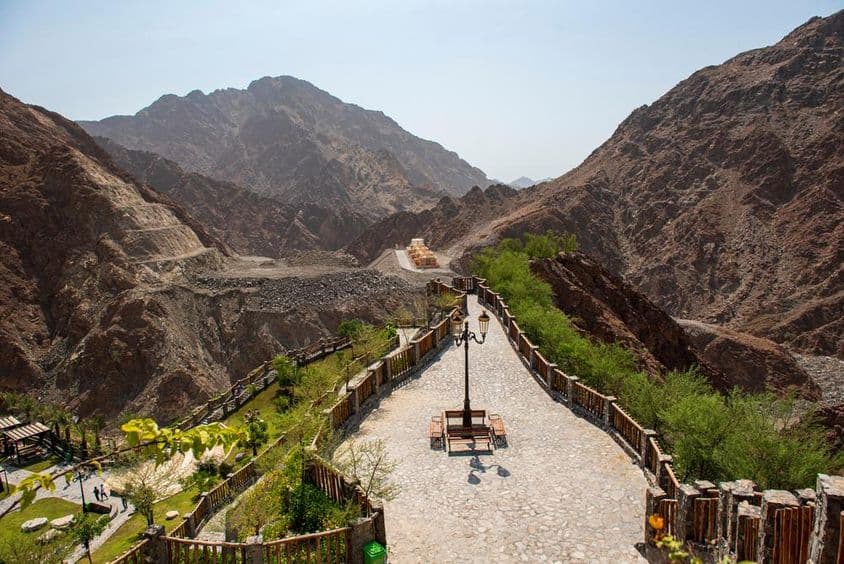 Hermoso parque en las montañas de Sharjah.