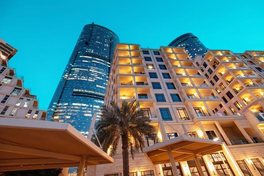 Abu Dhabi, Emiratos Árabes Unidos: Edificios residenciales modernos.