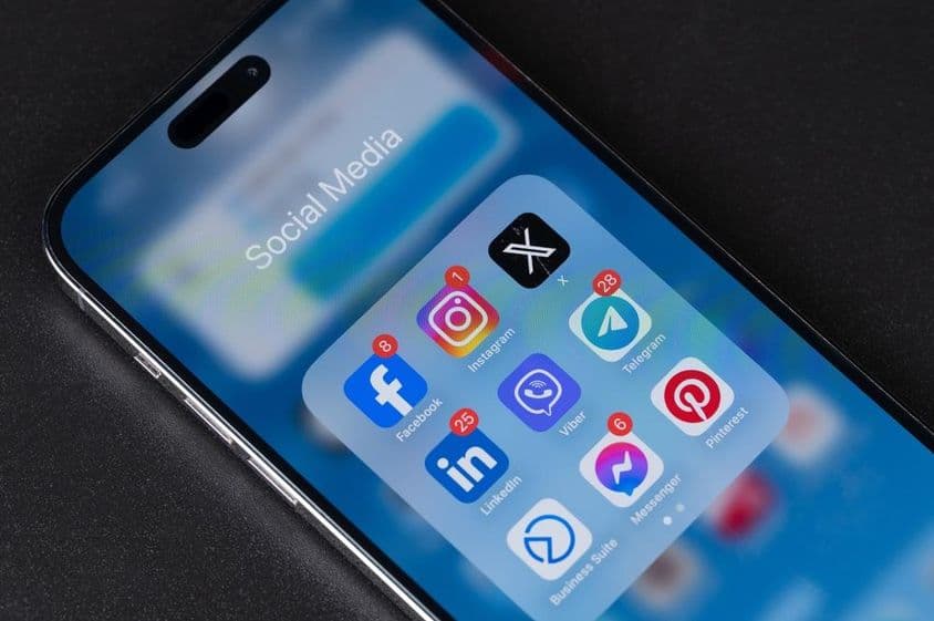 Aplicación de redes sociales en el menú de iPhone en un teléfono inteligente.