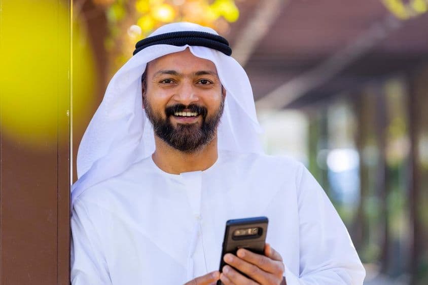 Vlogger de los Emiratos Árabes en el Medio Oriente.
