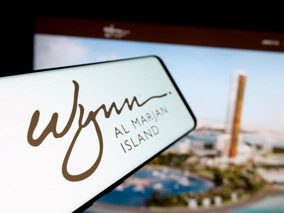 Logo del centro turístico Wynn Al Marjan Island en los Emiratos Árabes Unidos.