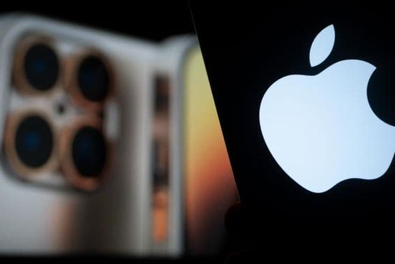 Presentación del nuevo iPhone 17 de Apple en pantalla.