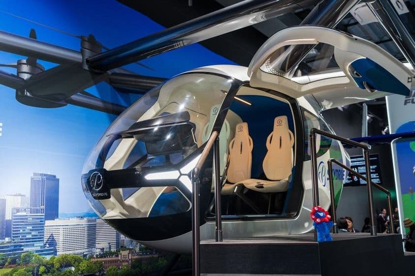 Exhibición de coche volador de Movilidad Aérea Avanzada (AAM) de SKYDRIVE.