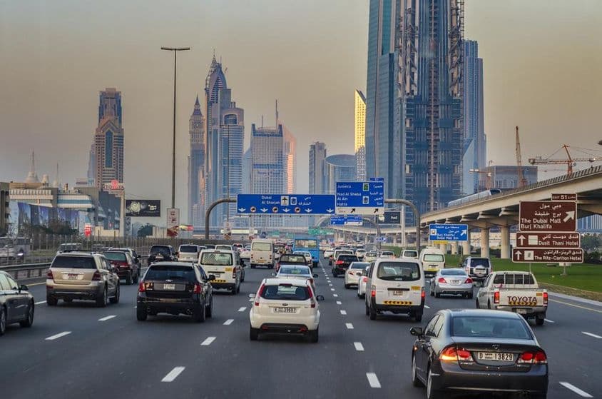 Atasco de tráfico en Sheikh Zayed Road en Dubái.