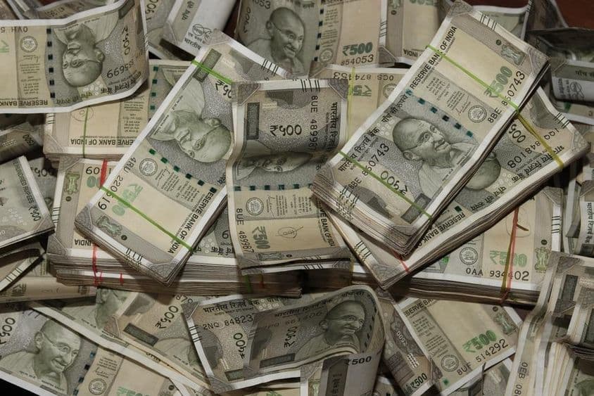 Pilas de billetes de moneda india, 500 rupias.