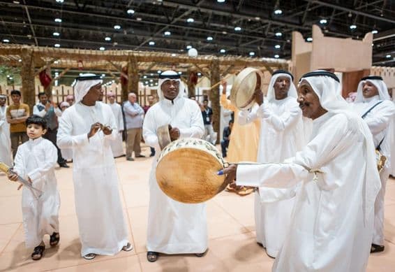 Danza emiratí en la Exposición Internacional de Caza y Ecuestre de Abu Dhabi.