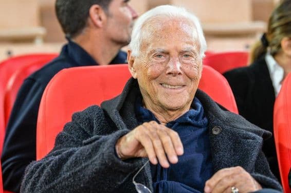 Giorgio Armani en un juego de baloncesto de la EuroLiga.