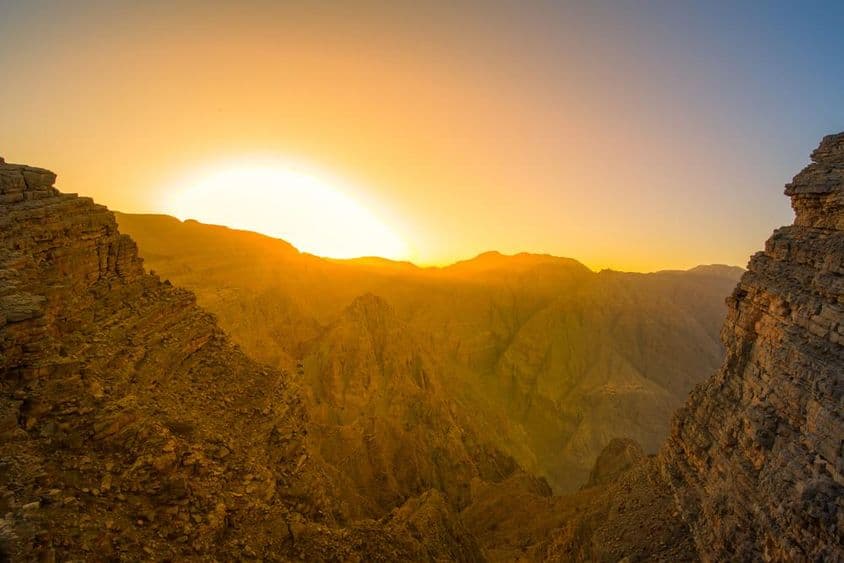 Paisaje al amanecer desde Ras Al Khaimah, Emiratos Árabes Unidos.