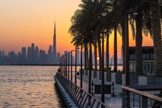 Vista de Dubái desde el puerto de Dubai Creek.