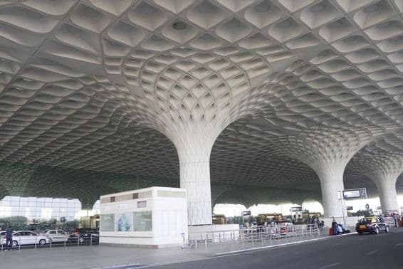 Vista externa del Aeropuerto Internacional de Mumbai.