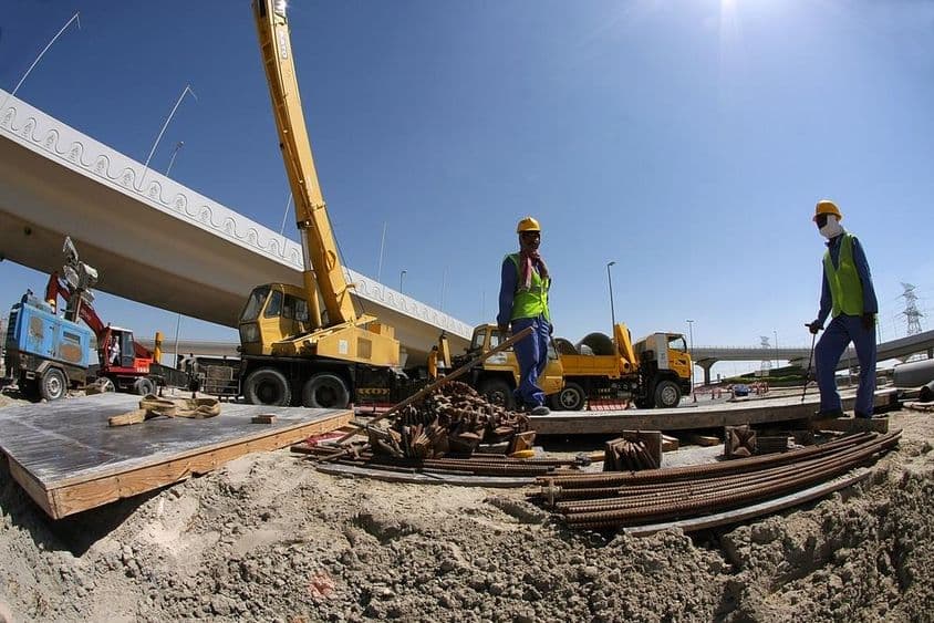 Trabajadores en un sitio de construcción en Dubái.