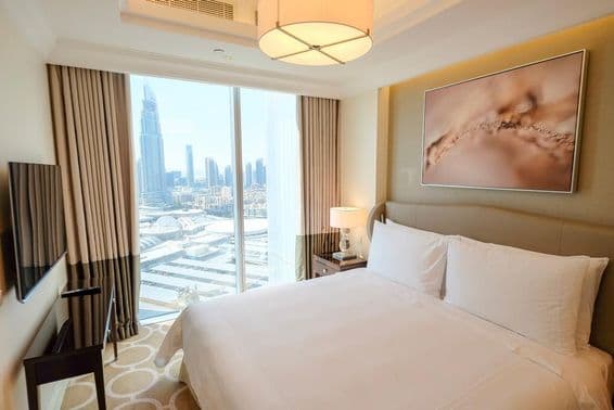 Diseño interior de un dormitorio en Address Dubai Downtown Residence.