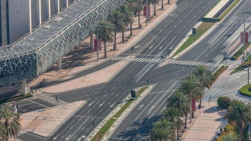 Carretera hacia el centro de Dubái, Dubái, Emiratos Árabes Unidos.