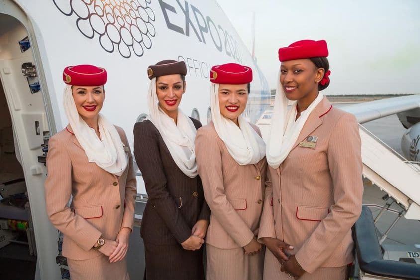 Miembros de la tripulación de cabina de Emirates Airline.