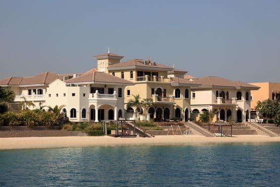 Villas frente a la playa en Palm Jumeirah en Dubái.