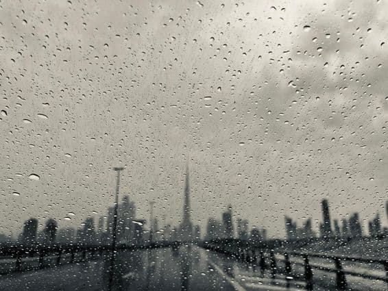 Lluvia en Dubái, Emiratos Árabes Unidos.