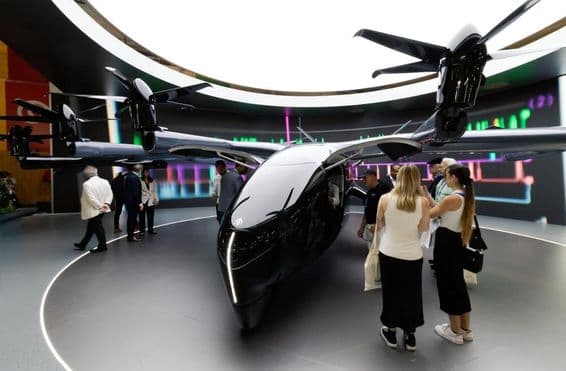 Taxi eléctrico eVTOL Archer Aviation Midnight exhibido.