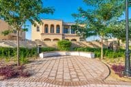 Área de juegos y deportes en la comunidad Serena Villa en Dubai Land.