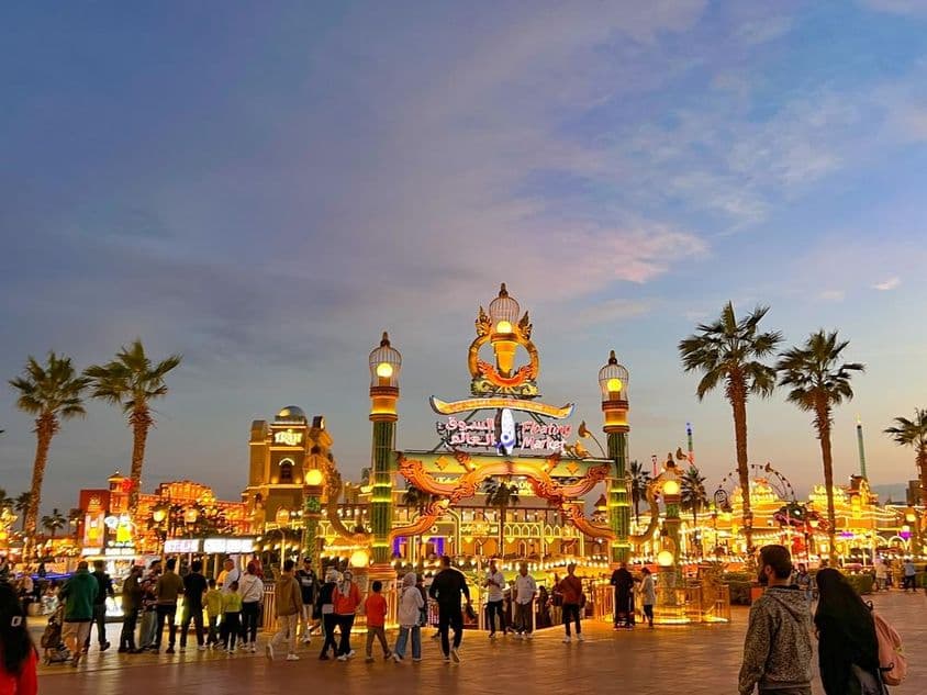 La calle del Global Village en Dubái.