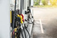 Bombas de combustible, gasolina, diésel, en una estación de servicio