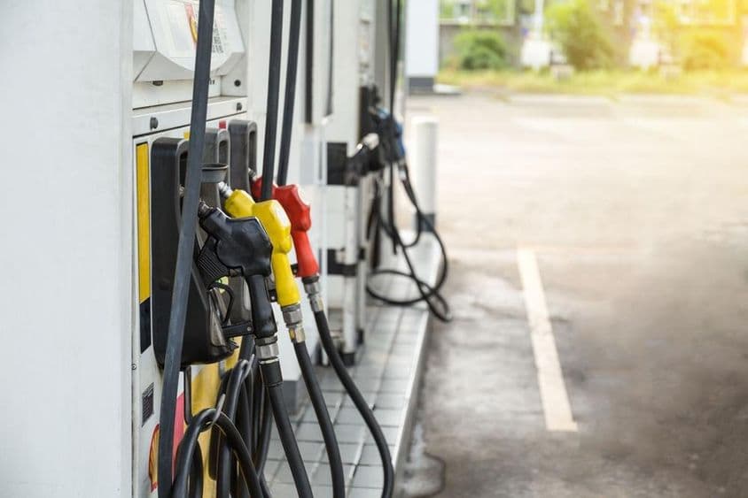 Bombas de combustible, gasolina, diésel, en una estación de servicio