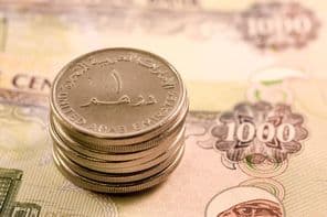 Billetes y monedas de dirham.