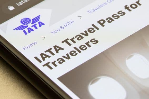 La página introductoria del pase de viaje IATA es visible.