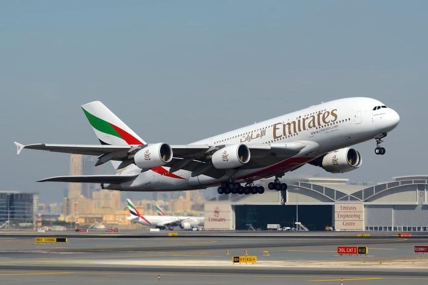 Aerolínea Emirates Airbus EADS A380 superjumbo gran avión de pasajeros.