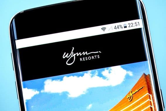 Logo de Wynn Resorts mostrado en la pantalla de un smartphone.