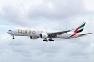 Un avión Emirates Boeing 777-31HER cerca del Aeropuerto Internacional de Miami.