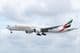 Un avión Emirates Boeing 777-31HER cerca del Aeropuerto Internacional de Miami.