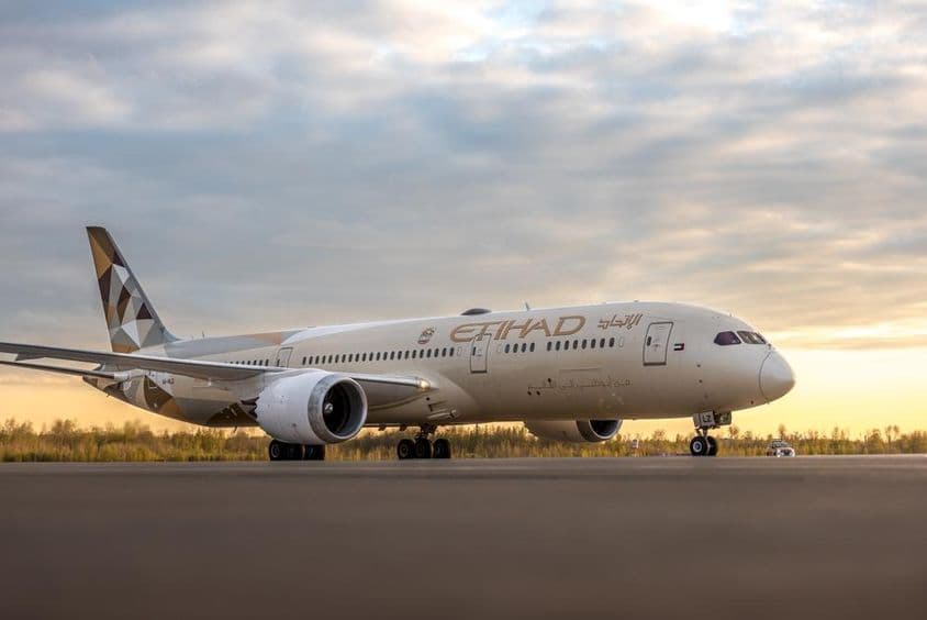 ETIHAD Airways Boeing 787-9 Dreamliner rodando.