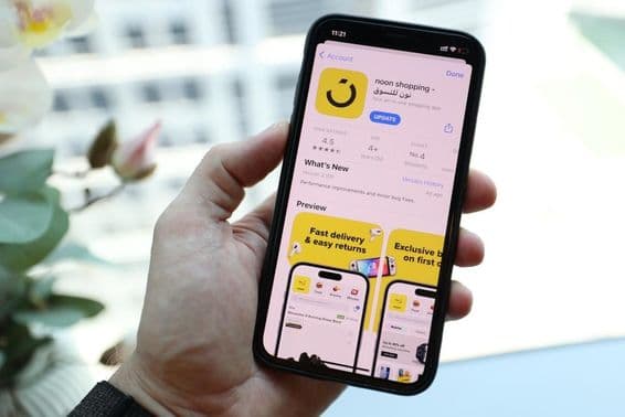 Aplicación Noon en un smartphone Apple iPhone 14.