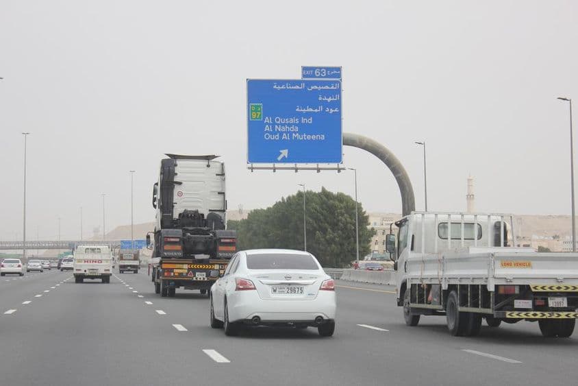 Tráfico en la carretera Sheikh Mohammed Bin Zayed (SMBZ).