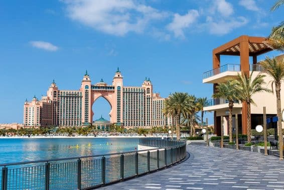 Hotel Atlantis de Dubái en una isla artificial, Palm Jumeirah.