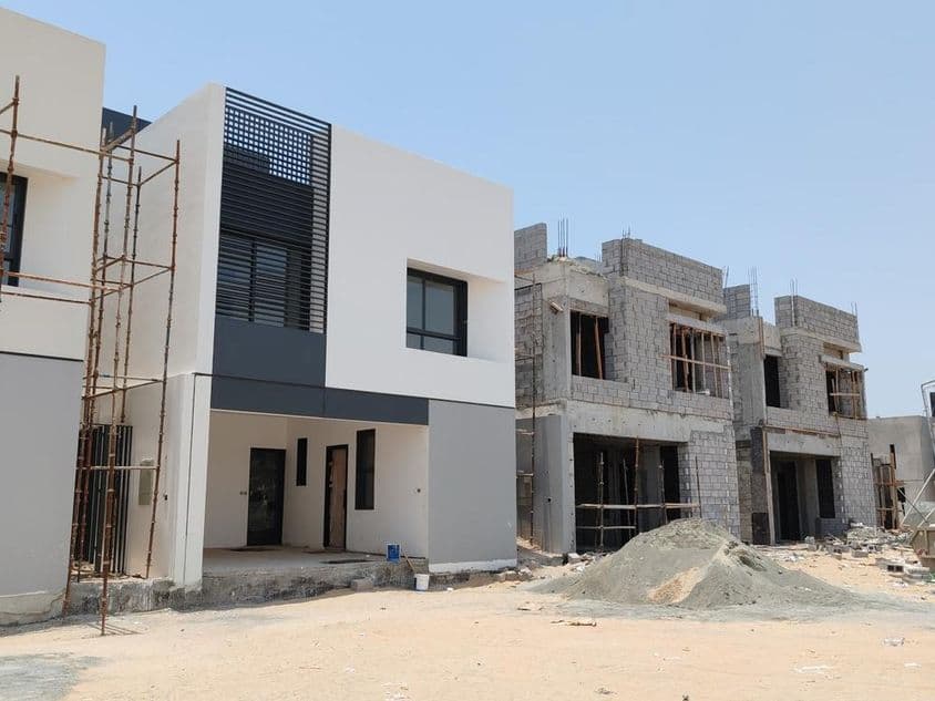 Casas o villas en construcción en Dubái.