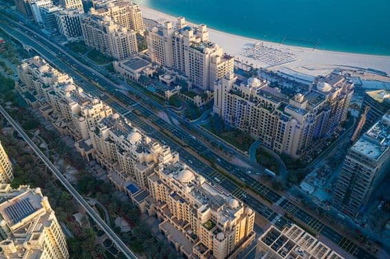 Vista aérea de la arquitectura de Jumeirah Palm Island.