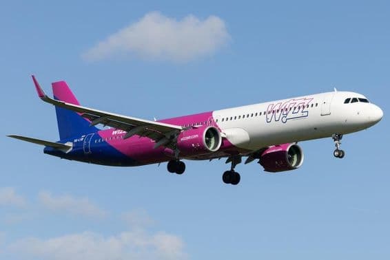 Wizz Air con un avión Airbus A321-271NX.