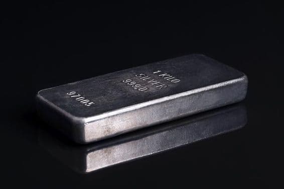 Lingote de plata fundido, estampado y numerado de un kilogramo.