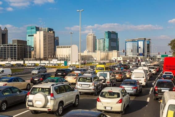Atasco de tráfico en la carretera Sheikh Zayed de Dubái.
